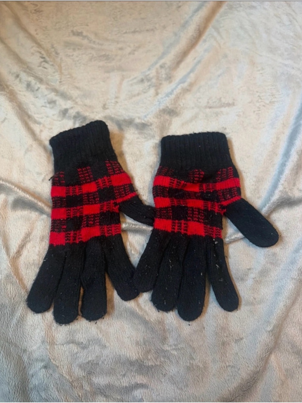 Women's Black & Red Plaid Knit Gloves